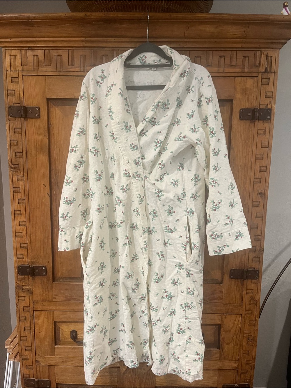 GARNET HILL Cozy Floral Cotton Robe in Cream with Green & Pink Print